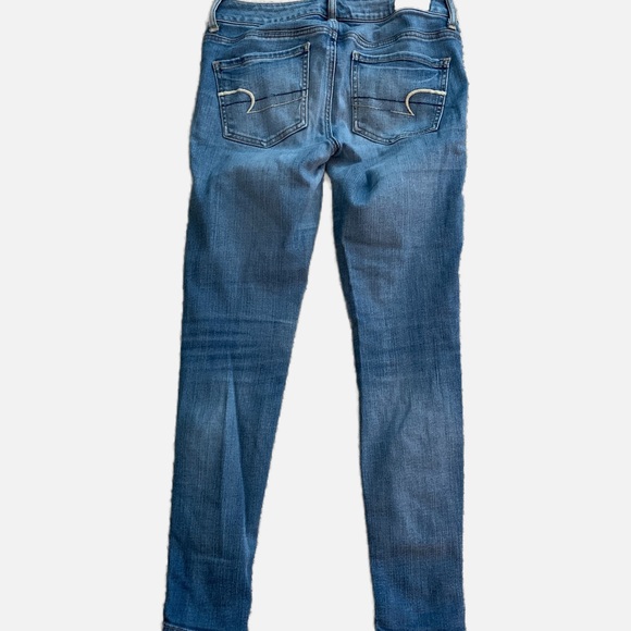 American Eagle Outfitters Jeans, distressed, skinny legs, stretch waist. Size 4 - Picture 4 of 6
